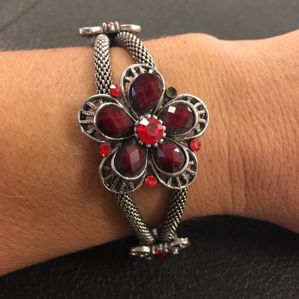 Silver clasp bracelet with ruby red flower